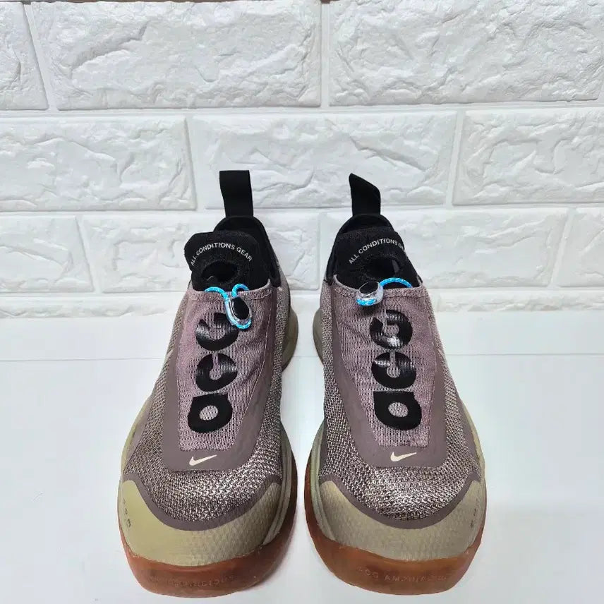[SOLD OUT] 나이키 ACG 줌 에어 AO 카키 아웃도어 운동화 240mm