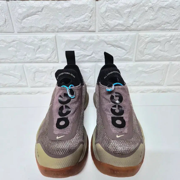 [SOLD OUT] 나이키 ACG 줌 에어 AO 카키 아웃도어 운동화 240mm
