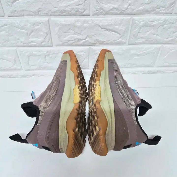 [SOLD OUT] 나이키 ACG 줌 에어 AO 카키 아웃도어 운동화 240mm