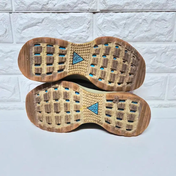 [SOLD OUT] 나이키 ACG 줌 에어 AO 카키 아웃도어 운동화 240mm