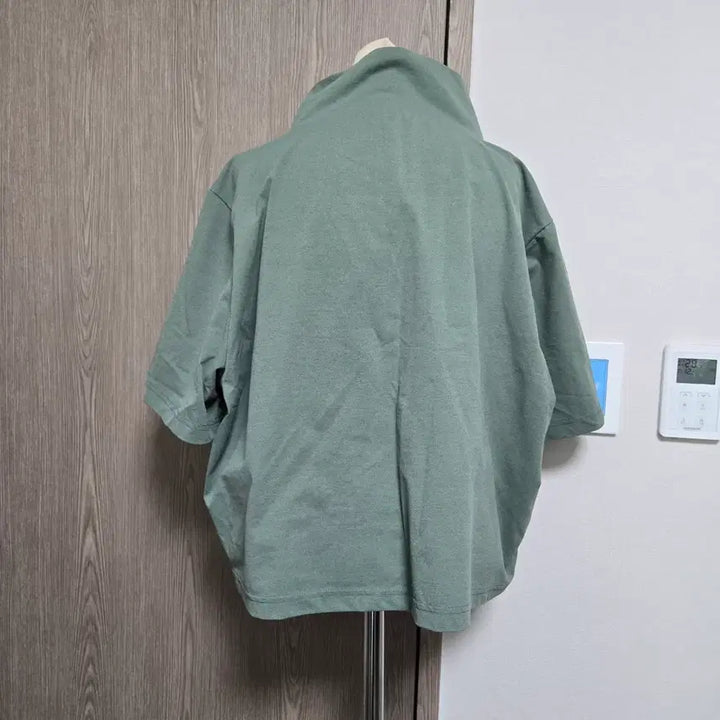 [BUNJANG] 이상봉 민트색 반팔 하이넥 티셔츠 / 이상봉 민트색 반팔 하이넥 티셔츠