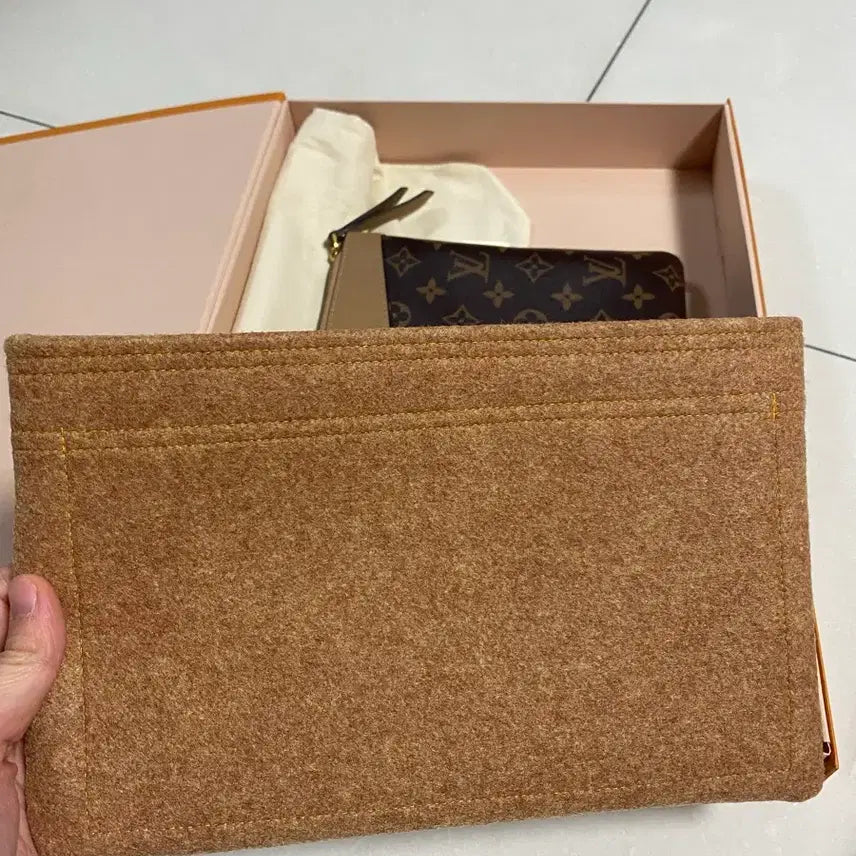 [BUNJANG] Louis Vuitton Daily Pouch Sesame Clutch / 루이비통 클러치 데일리 파우치 세서미
