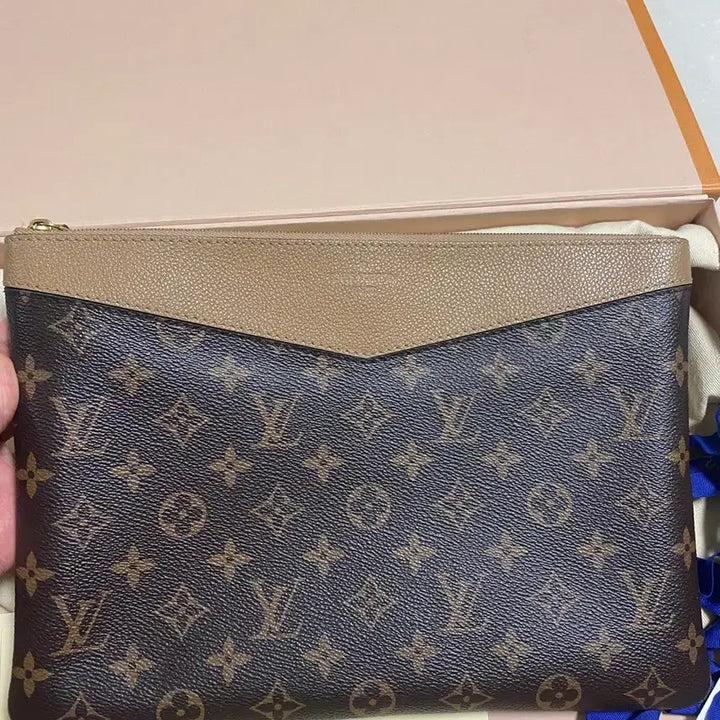 [BUNJANG] Louis Vuitton Daily Pouch Sesame Clutch / 루이비통 클러치 데일리 파우치 세서미