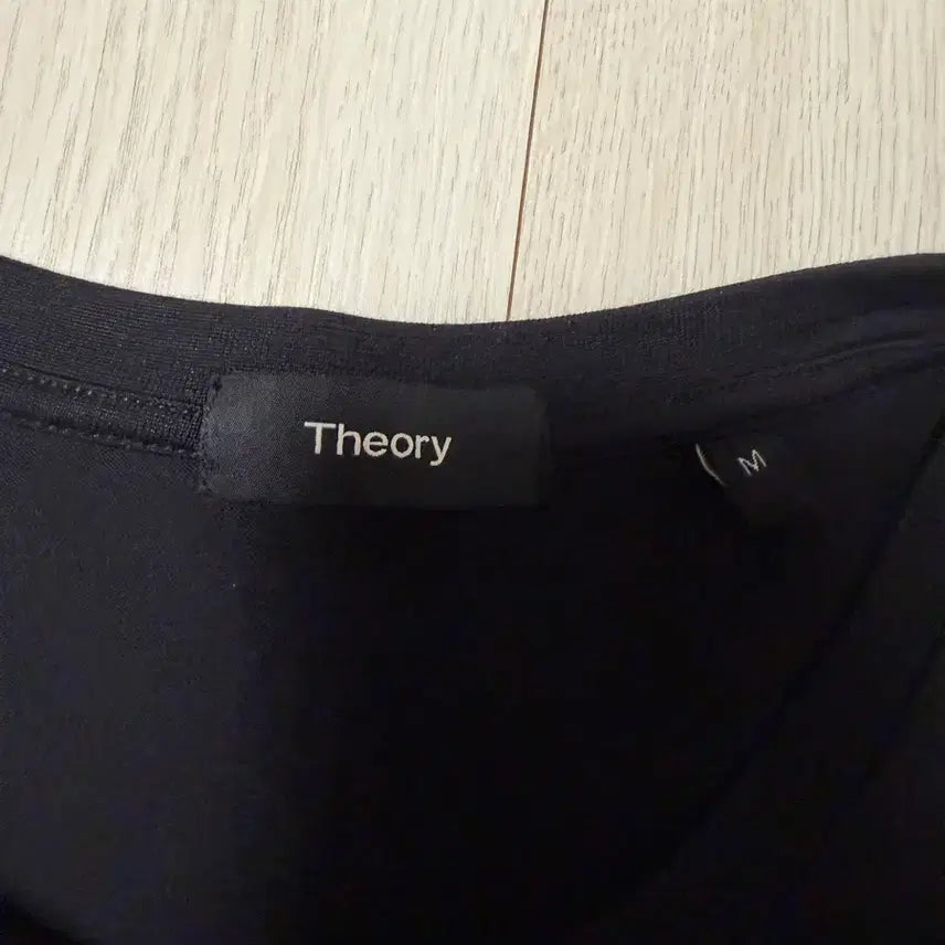 [SOLD OUT] Theory 씨어리 블랙 반팔 티셔츠