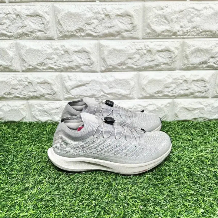 [SOLD OUT] 살로몬 트레일 런닝화 운동화 240mm