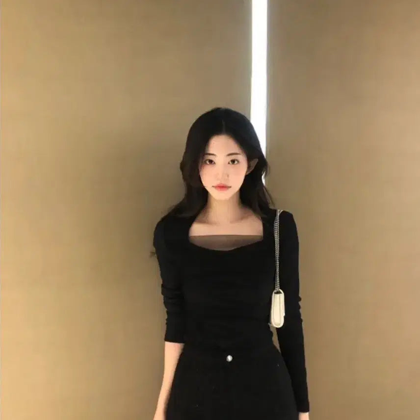 [BUNJANG] Jenio Anne Square Tee Black / 제니오 안느 스퀘어티 블랙
