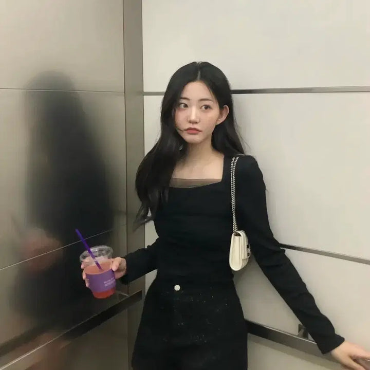 [BUNJANG] Jenio Anne Square Tee Black / 제니오 안느 스퀘어티 블랙