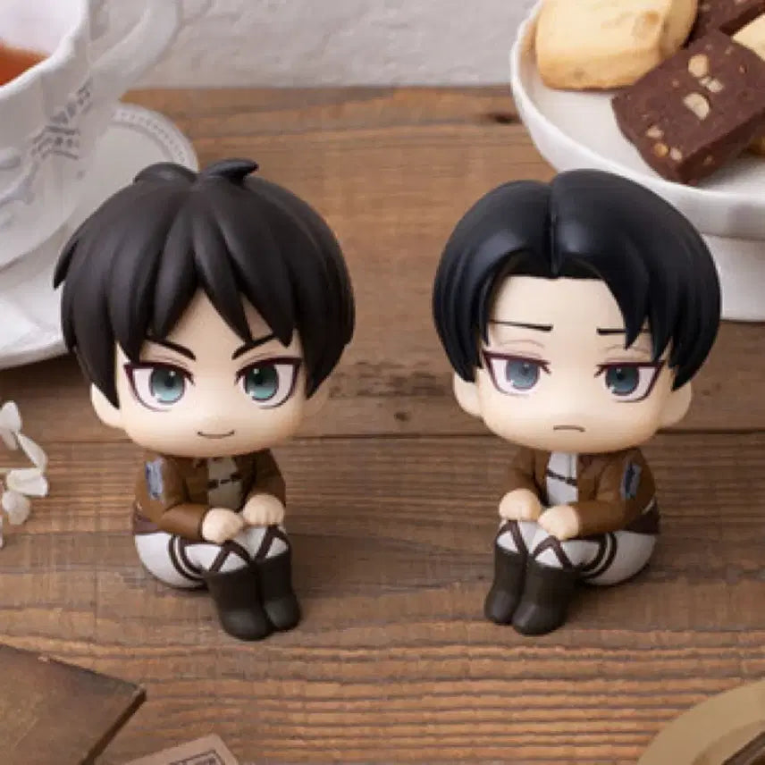 [BUNJANG] Attack on Titan Levi and Eren Look Up Figure Set / 미개봉)진격의 거인 리바이+에렌 룩업 세트 피규어 쿠지청소가챠누이