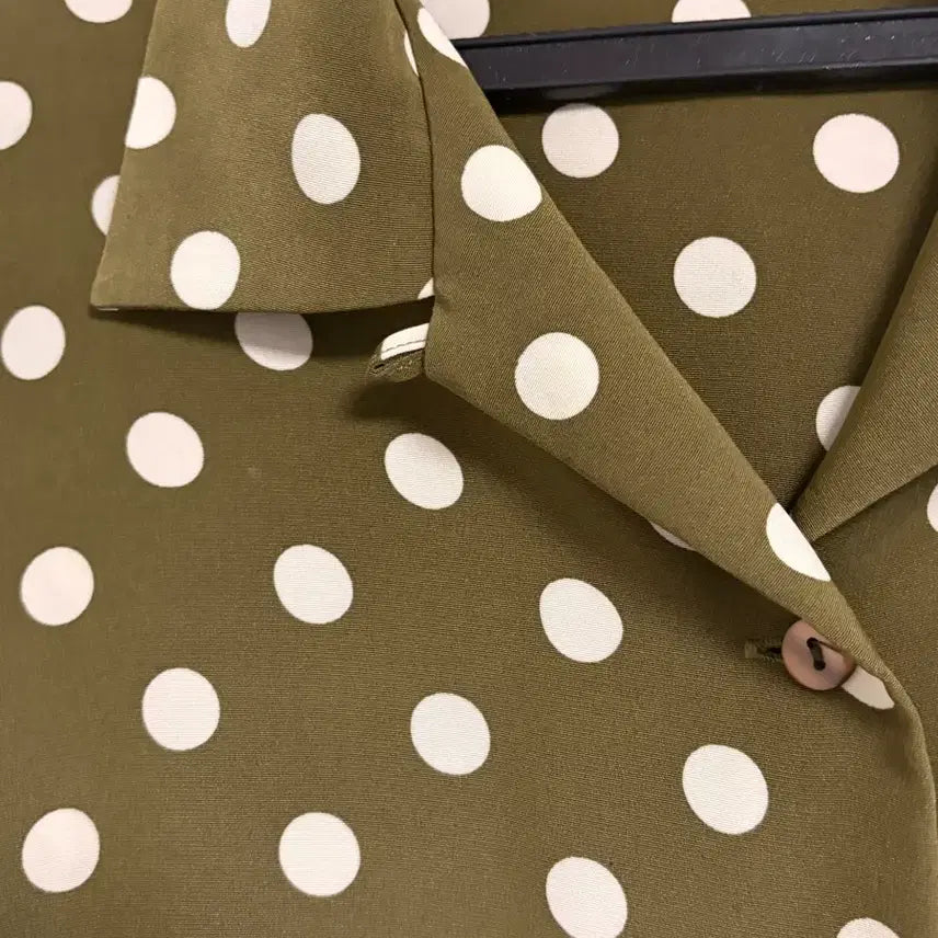 [BUNJANG] Dot Pattern Khaki Blouse / 도트무늬 카키블라우스