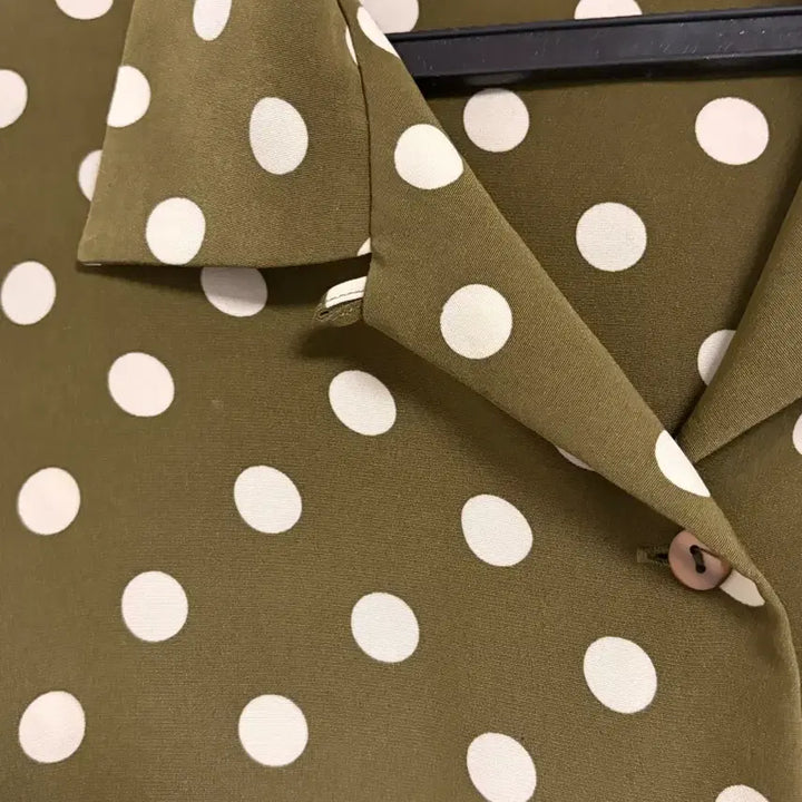 [BUNJANG] Dot Pattern Khaki Blouse / 도트무늬 카키블라우스