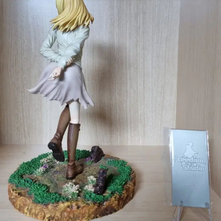 [SOLD OUT] 진격의 거인 히스토리아 레이스 크리스타 렌즈 레진 한정판 피규어 프리덤