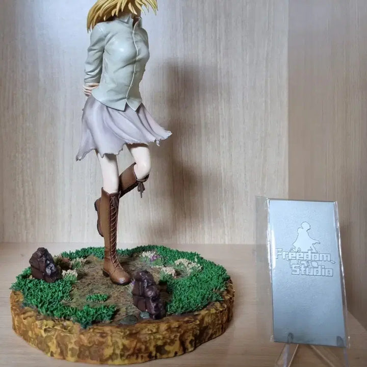 [SOLD OUT] 진격의 거인 히스토리아 레이스 크리스타 렌즈 레진 한정판 피규어 프리덤