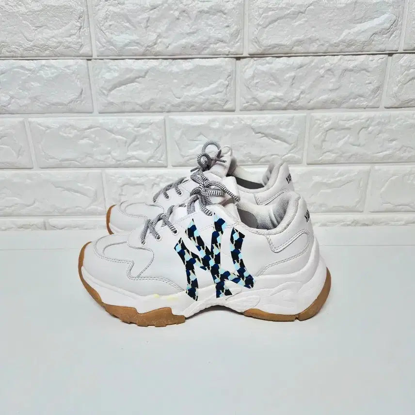 [BUNJANG] MLB New York Yankees Chunky Sneakers / MLB 뉴욕양키스 빅볼 청키 스니커즈 운동화 240mm