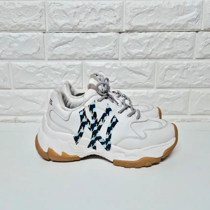[BUNJANG] MLB New York Yankees Chunky Sneakers / MLB 뉴욕양키스 빅볼 청키 스니커즈 운동화 240mm