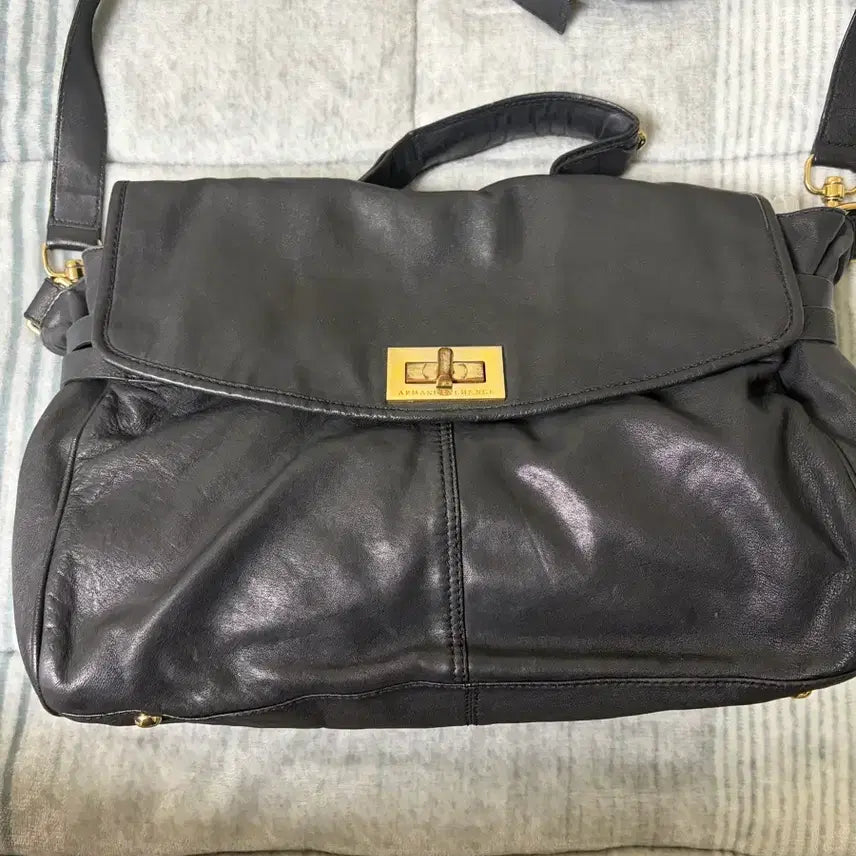 [BUNJANG] Armani Leather Lambskin Crossbody Bag / 아르마니 레더 양가죽 크로스백