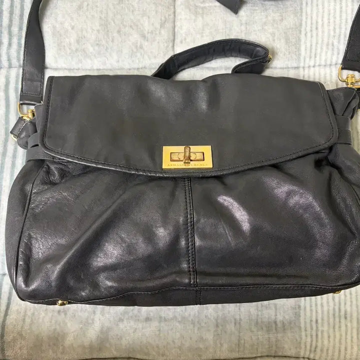 [BUNJANG] Armani Leather Lambskin Crossbody Bag / 아르마니 레더 양가죽 크로스백
