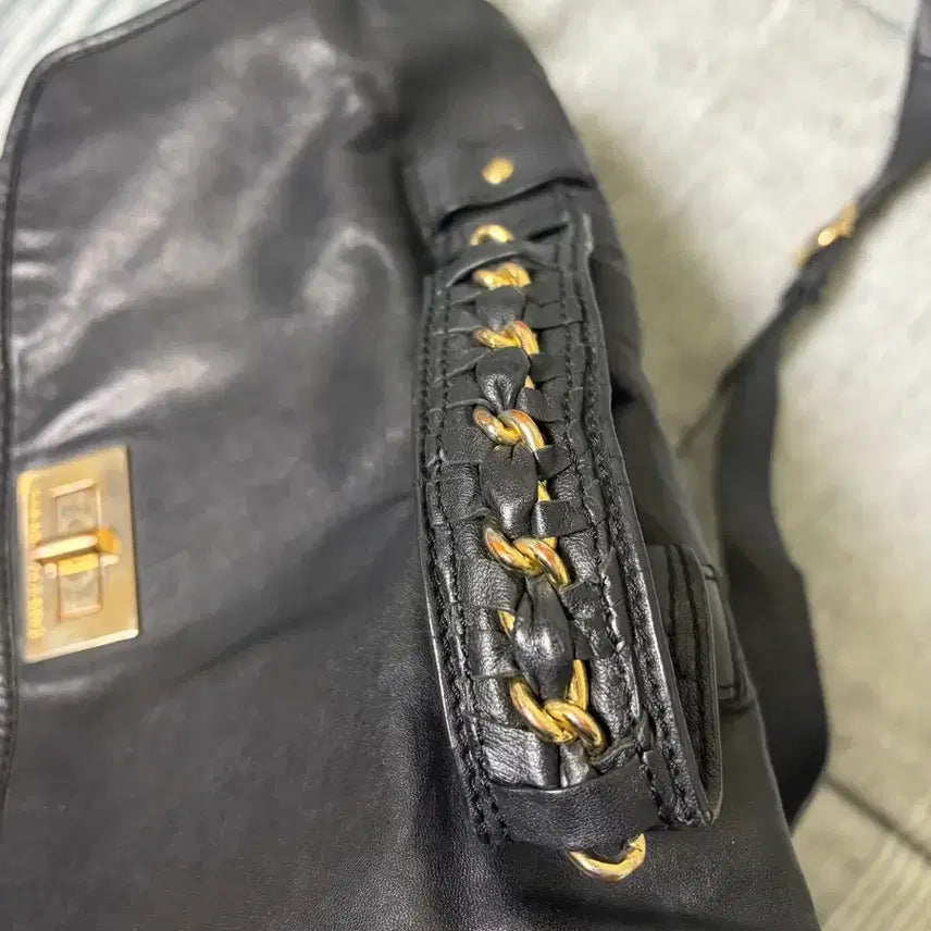 [BUNJANG] Armani Leather Lambskin Crossbody Bag / 아르마니 레더 양가죽 크로스백