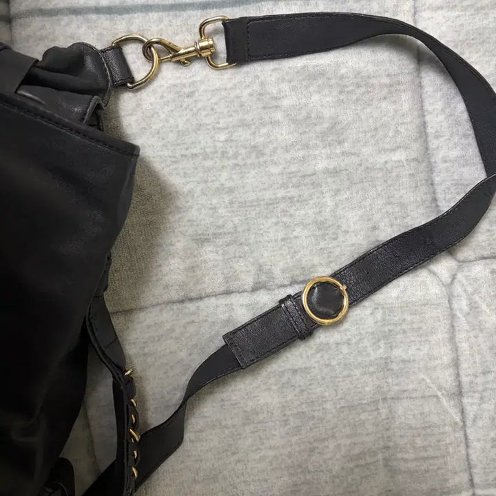 [BUNJANG] Armani Leather Lambskin Crossbody Bag / 아르마니 레더 양가죽 크로스백