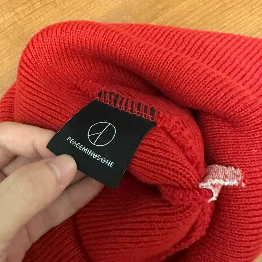 [SOLD OUT] 피스마이너스원 레드 비니