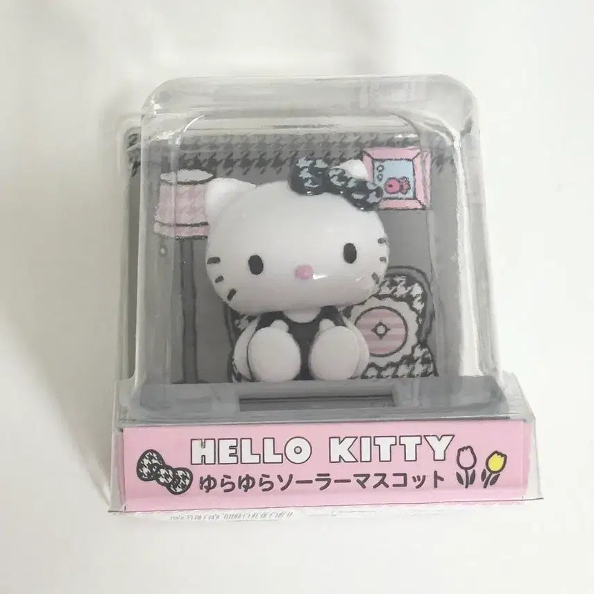 [BUNJANG] Sanrio Hello Kitty Solar Powered Wiggling Mascot (Mono Pattern) / 헬로키티 흔들흔들 태양열 마스코트 새상품 모노 패턴 정품