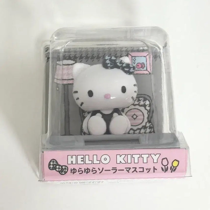 [BUNJANG] Sanrio Hello Kitty Solar Powered Wiggling Mascot (Mono Pattern) / 헬로키티 흔들흔들 태양열 마스코트 새상품 모노 패턴 정품