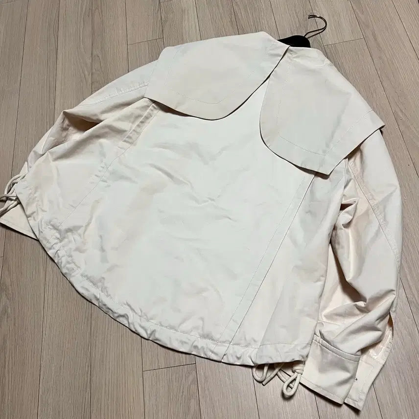 [BUNJANG] Lucky Chouette Han So Hee Sailor Collar Half Trench Jacket / 22년 럭키슈에뜨 한소희 세일러 카라 하프 트렌치자켓 바스락떡볶이코트점퍼