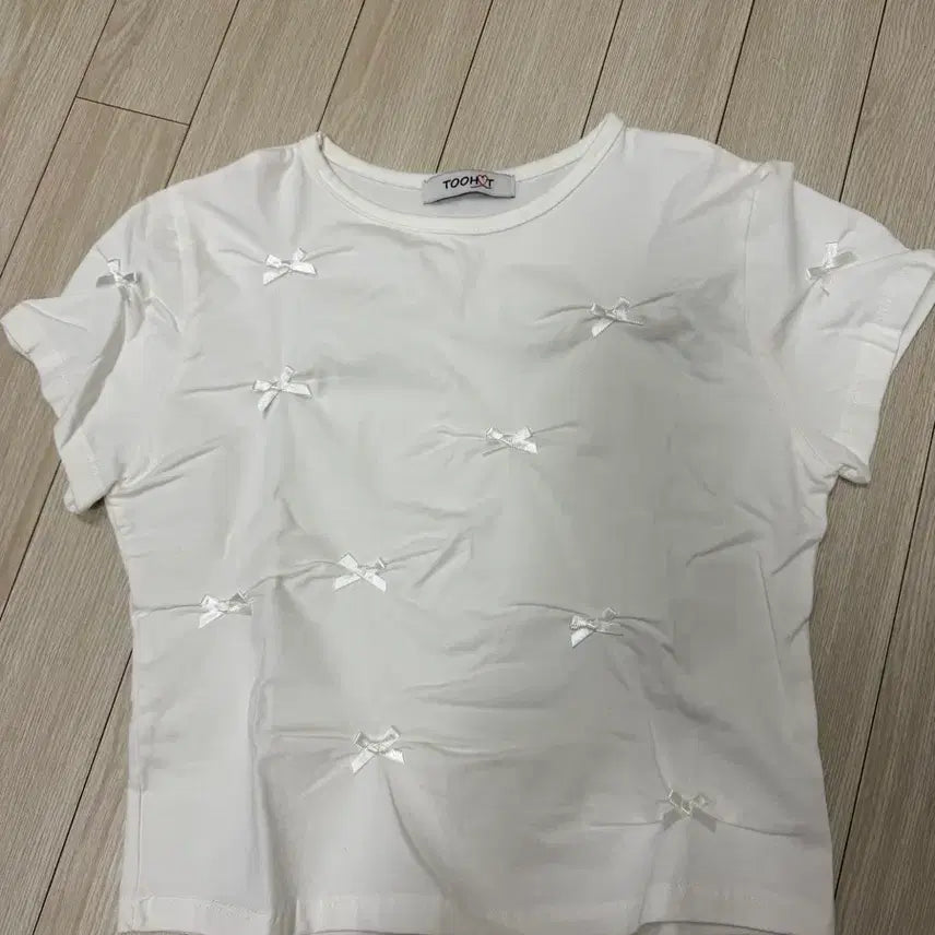 [BUNJANG] Omorfo Ribbon Round Neck Crop T-shirt / Omorfo 리본 라운드넥 여름 크롭 티셔츠