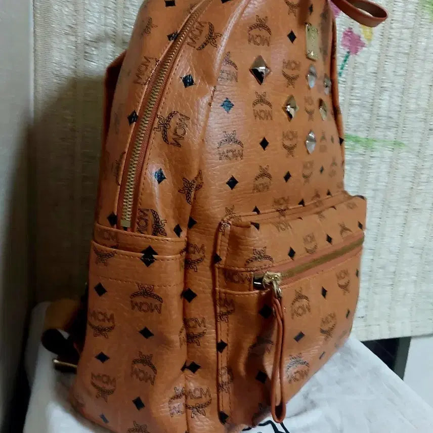 [SOLD OUT] 정품)MCM 엠씨엠 브라운 스터드 백팩