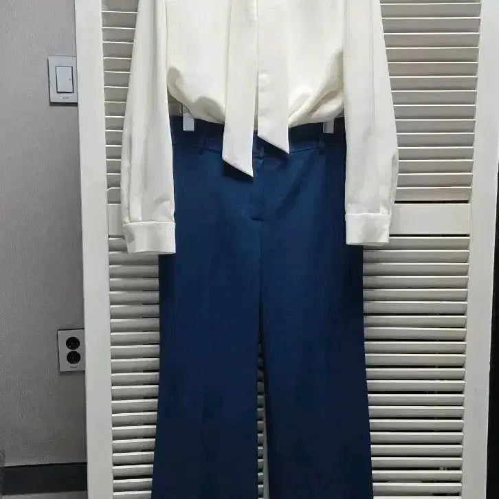 [SOLD OUT] 리스트 LIST  타이넥 블라우스