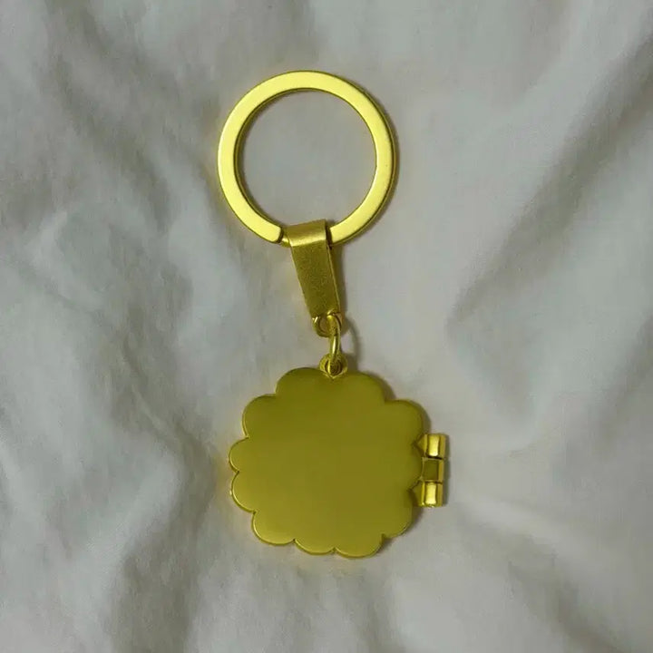 [BUNJANG] IU 4th Generation 13th Anniversary Handwritten Lion Keyring / [케이스x] 아이유 4기 13주년 사자 손글씨 키링