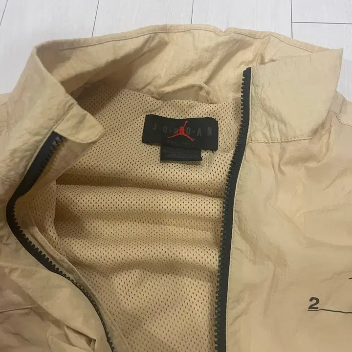 [BUNJANG] Nike Jordan Windbreaker Beige L / 나이키 조던 바람막이 L