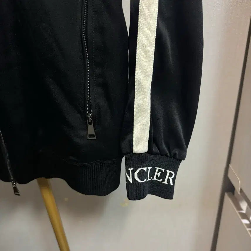 [BUNJANG] Moncler Side Line Zip-up Jacket (Black) / [정품 , 38사이즈] 몽클레어 사이드라인 집업 블랙