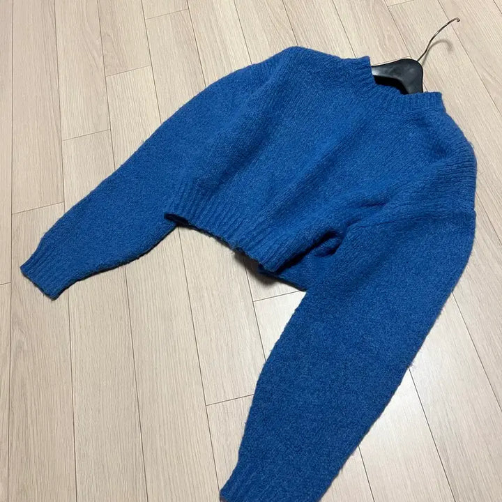 [BUNJANG] Unusually Boucle Crop Knit Sweater / 니어웨어 언유즈얼리 부클 크롭 니트 블루파랑파란색 라운드넥 스웨터 티셔츠