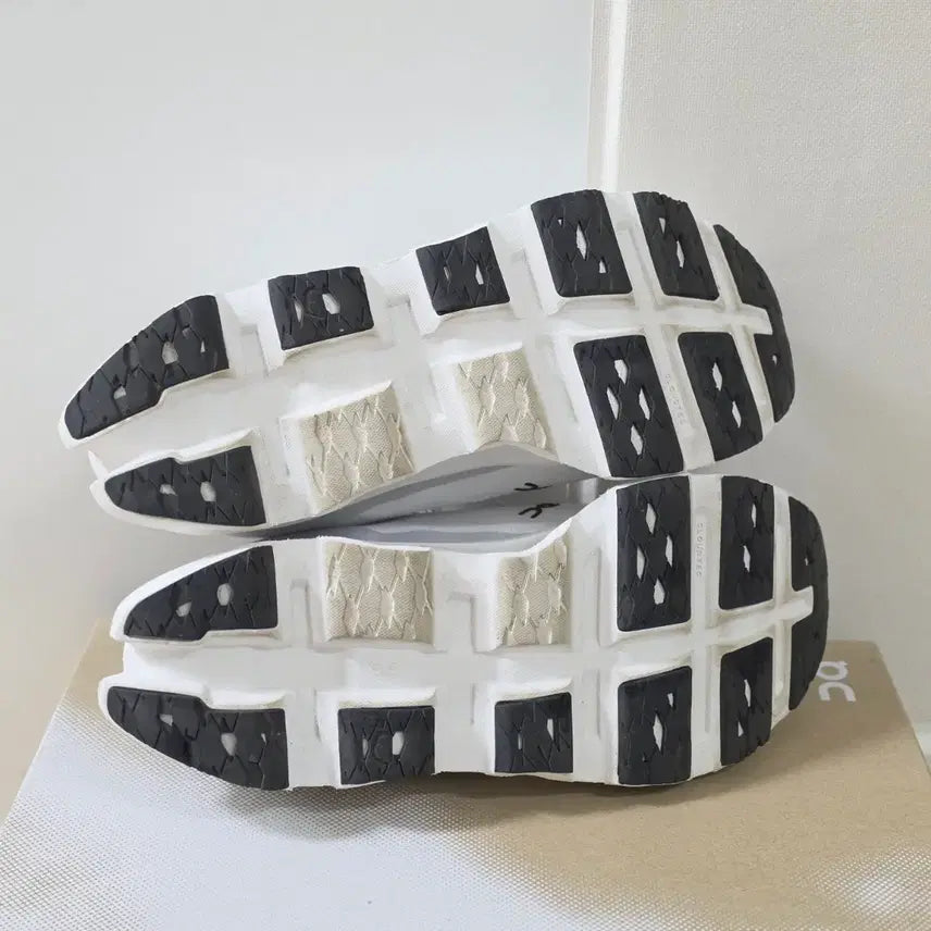 [SOLD OUT] 온러닝 클라우드 몬스터3  270mm