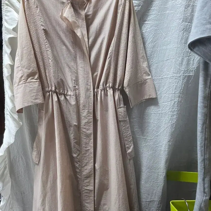 [BUNJANG] The Izzat Beige Midi Dress / 더아이잣 원피스
