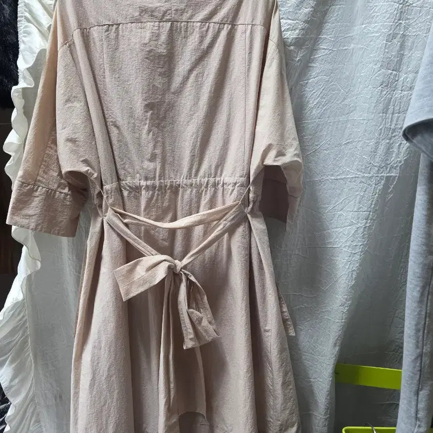 [BUNJANG] The Izzat Beige Midi Dress / 더아이잣 원피스