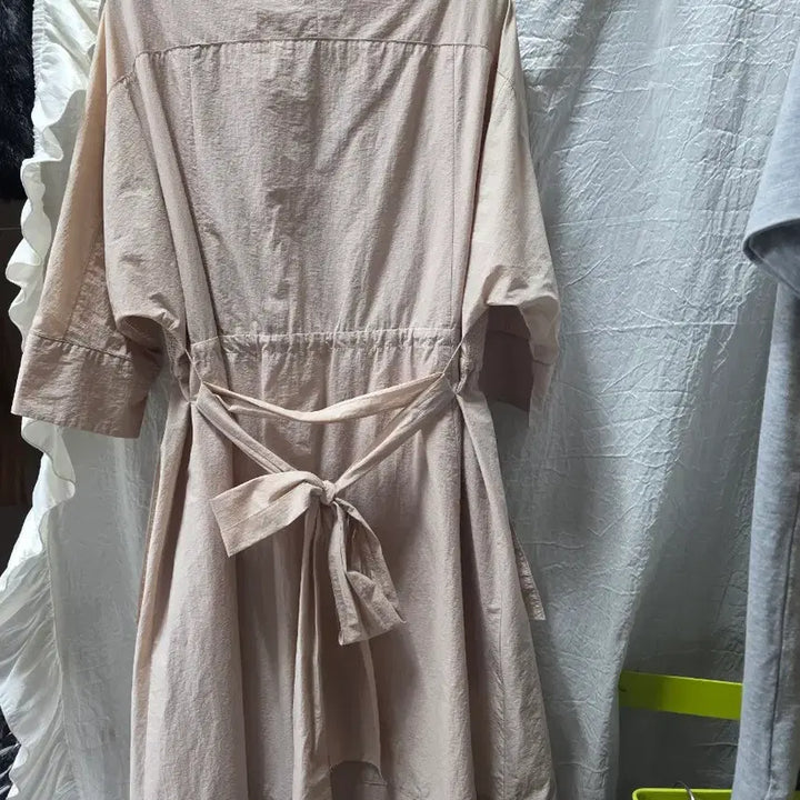 [BUNJANG] The Izzat Beige Midi Dress / 더아이잣 원피스