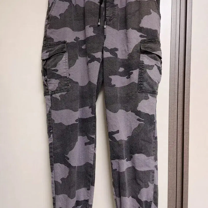 [BUNJANG] Gray Camo Jogger Cargo Pants / 그레이 카모 조거 카고 바지