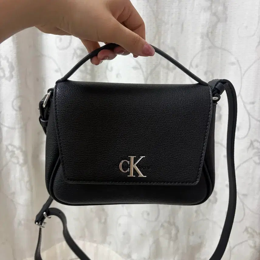 [BUNJANG] Calvin Klein CK Logo Crossbody Bag / 캘빈클라인 CK 로고 크로스백