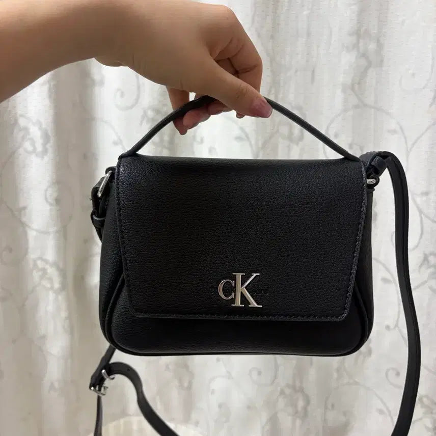 [BUNJANG] Calvin Klein CK Logo Crossbody Bag / 캘빈클라인 CK 로고 크로스백