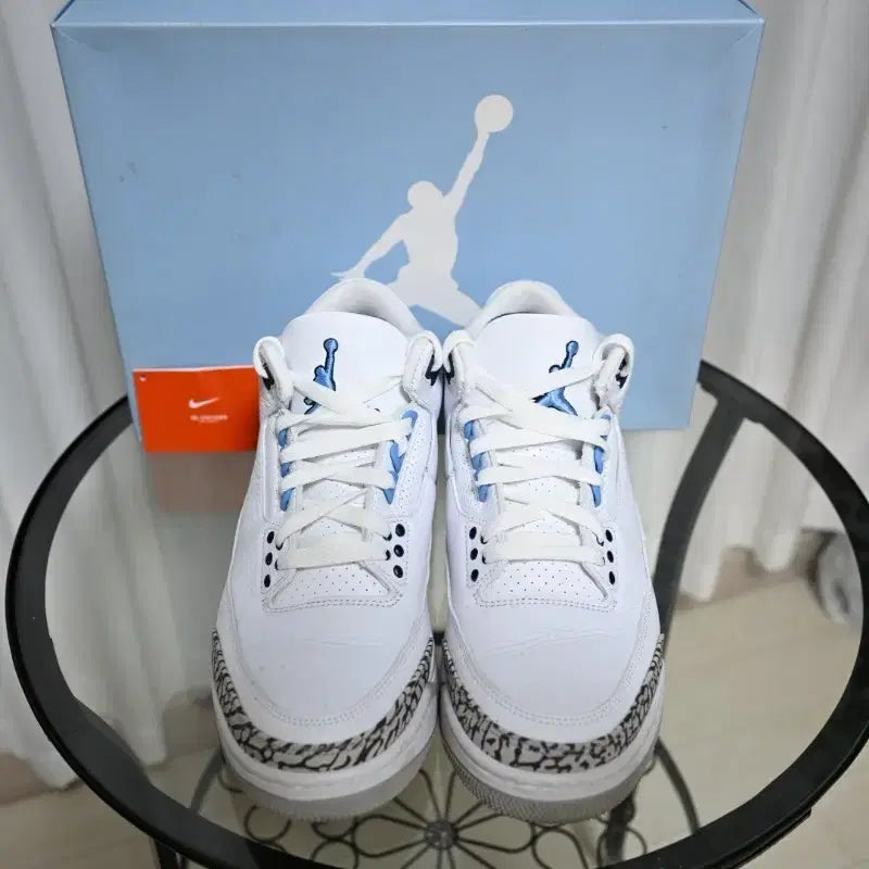 [BUNJANG] Nike Air Jordan 3 UNC Sneakers / 나이키 에어 조던3 레트로 UNC 2020 260 박스택 포함