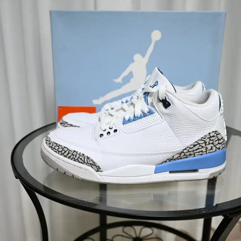 [BUNJANG] Nike Air Jordan 3 UNC Sneakers / 나이키 에어 조던3 레트로 UNC 2020 260 박스택 포함