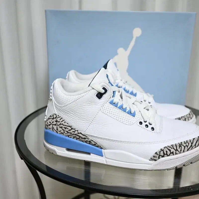 [BUNJANG] Nike Air Jordan 3 UNC Sneakers / 나이키 에어 조던3 레트로 UNC 2020 260 박스택 포함