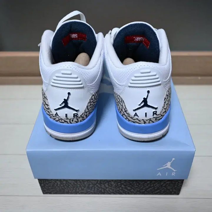 [BUNJANG] Nike Air Jordan 3 UNC Sneakers / 나이키 에어 조던3 레트로 UNC 2020 260 박스택 포함
