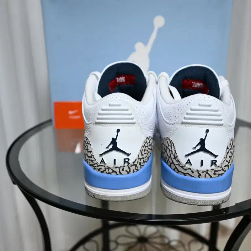 [BUNJANG] Nike Air Jordan 3 UNC Sneakers / 나이키 에어 조던3 레트로 UNC 2020 260 박스택 포함