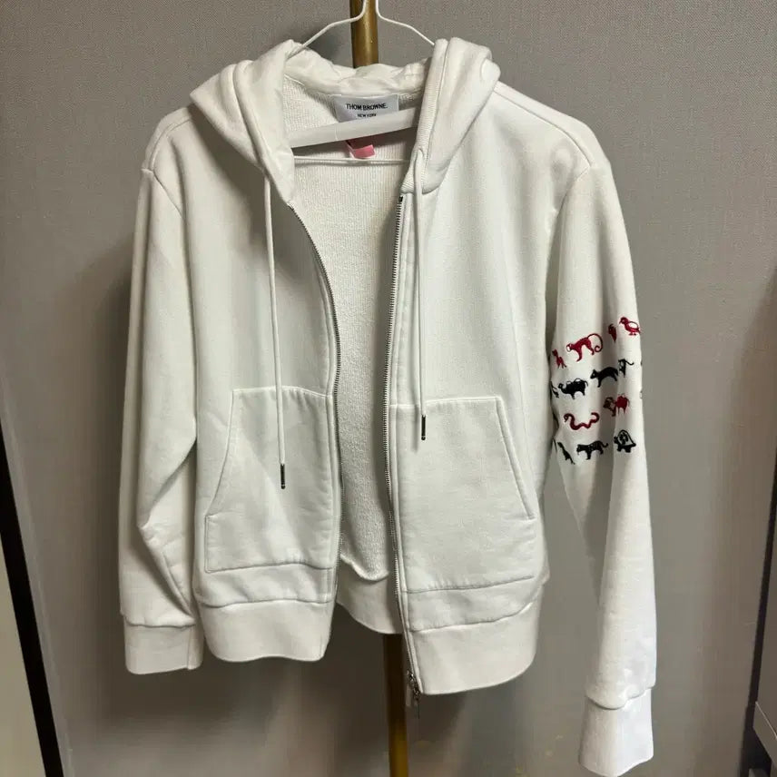 [SOLD OUT] [정품 , 42사이즈] 톰브라운 애니멀 후드집업 화이트