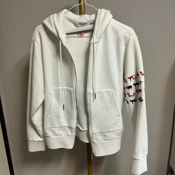 [SOLD OUT] [정품 , 42사이즈] 톰브라운 애니멀 후드집업 화이트