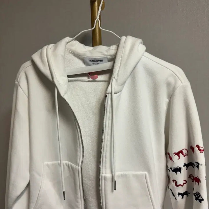 [SOLD OUT] [정품 , 42사이즈] 톰브라운 애니멀 후드집업 화이트
