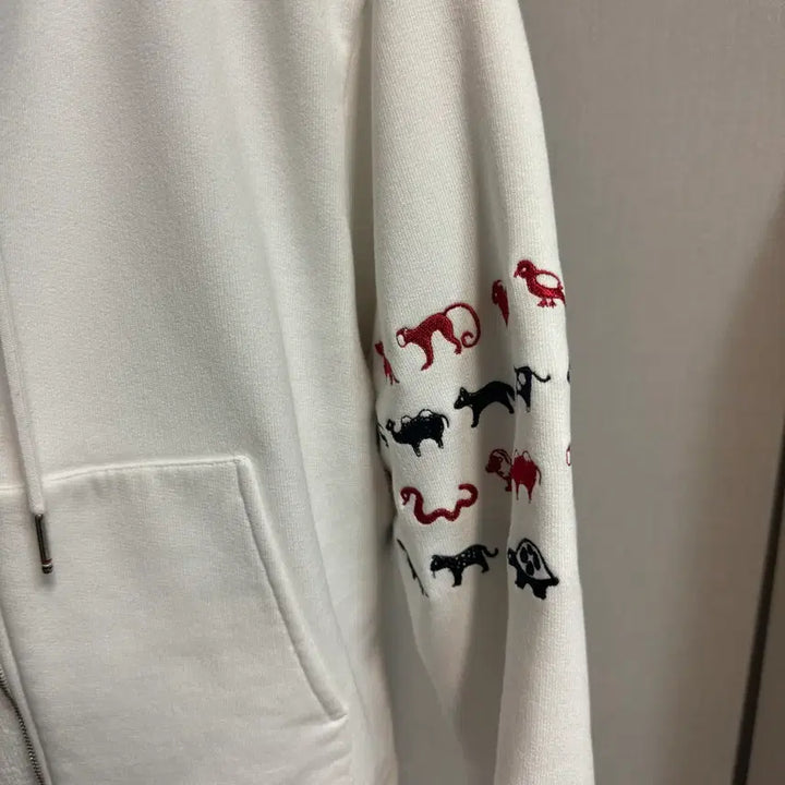 [SOLD OUT] [정품 , 42사이즈] 톰브라운 애니멀 후드집업 화이트
