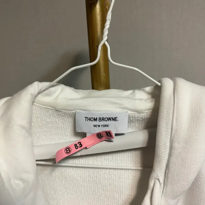 [SOLD OUT] [정품 , 42사이즈] 톰브라운 애니멀 후드집업 화이트